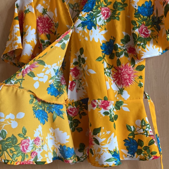 Live 4 Truth wrap around top size XS - Picture 6 of 8